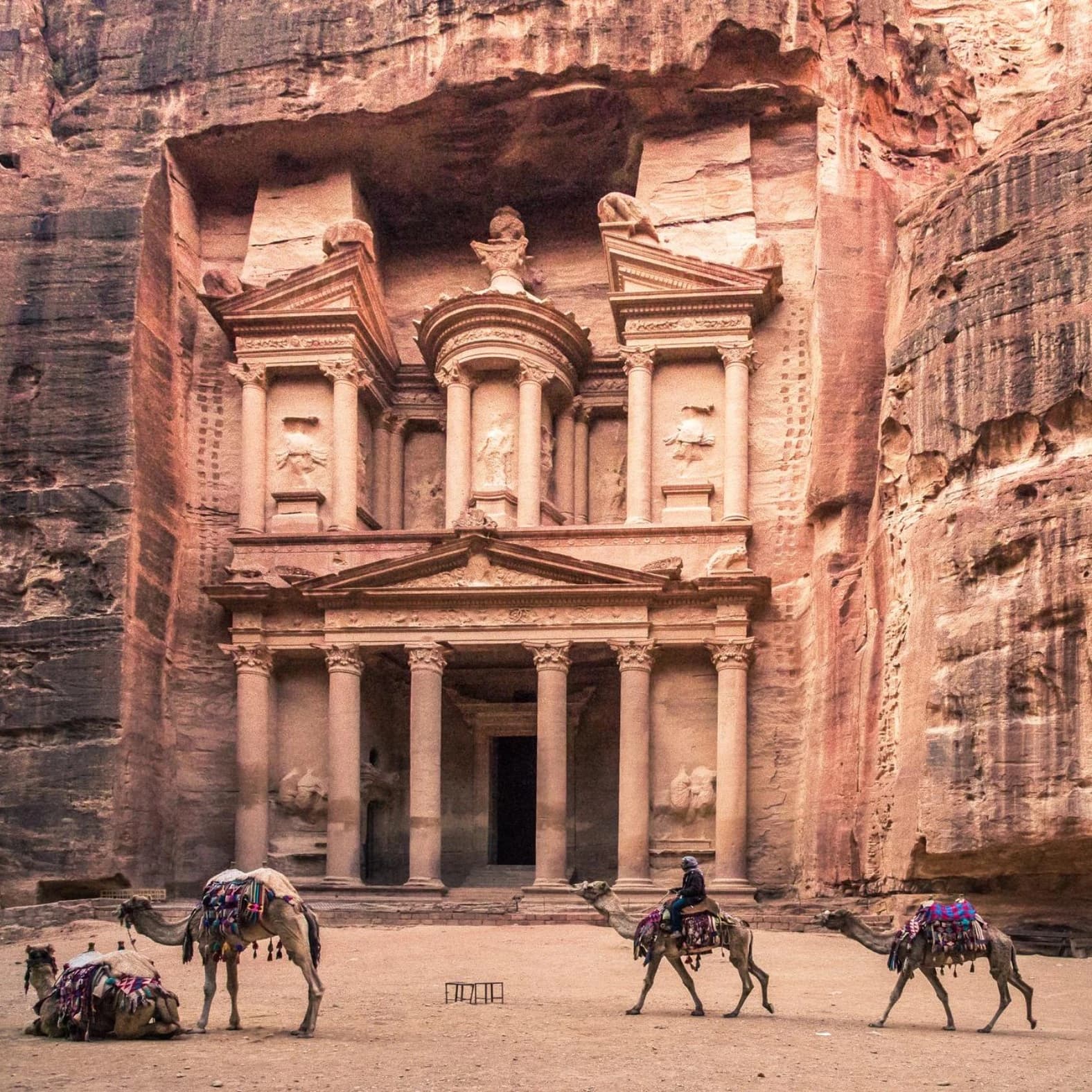 AI CẬP – JORDAN: KHÁM PHÁ HÀNH TRÌNH HUYỀN BÍ