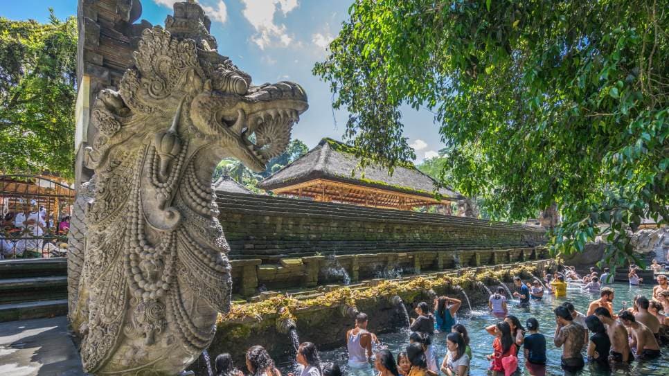  Đền suối thiên Tampak Siring