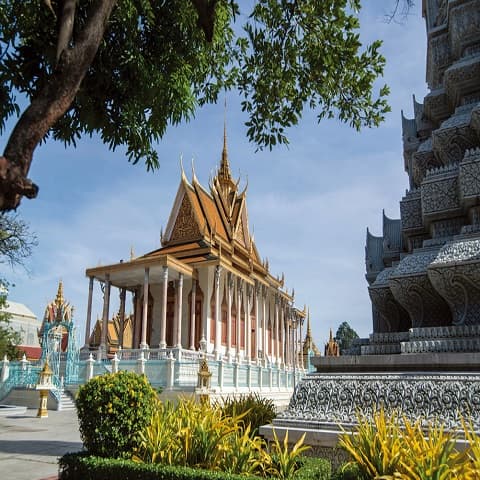 DU LỊCH PHNOM PENH: THÀNH PHỐ NGÃ TƯ SÔNG