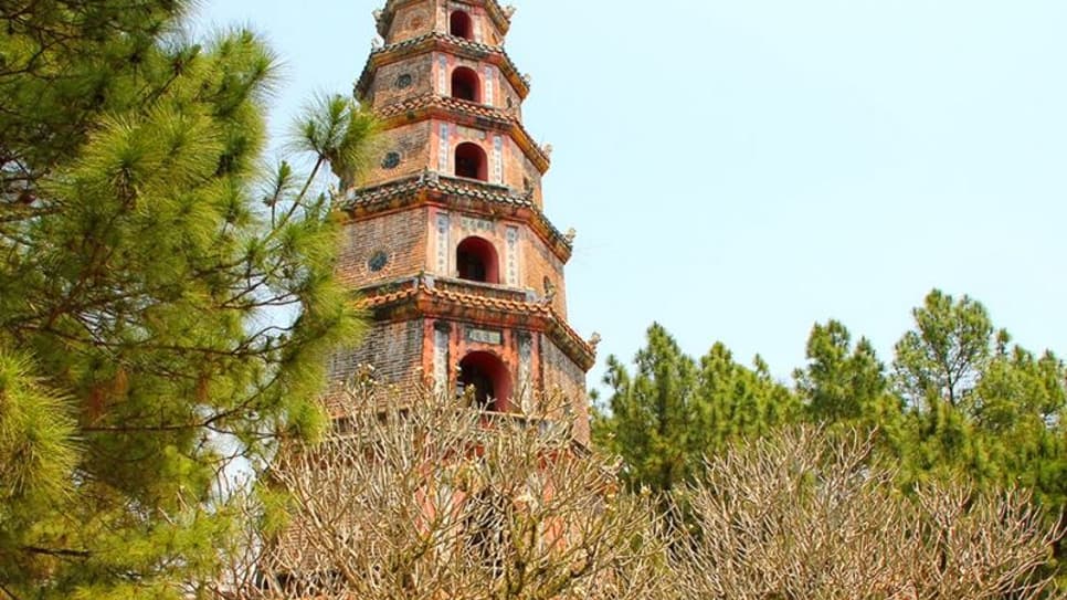 Vẻ đẹp oai nghiêm của Chùa Thiên Mụ