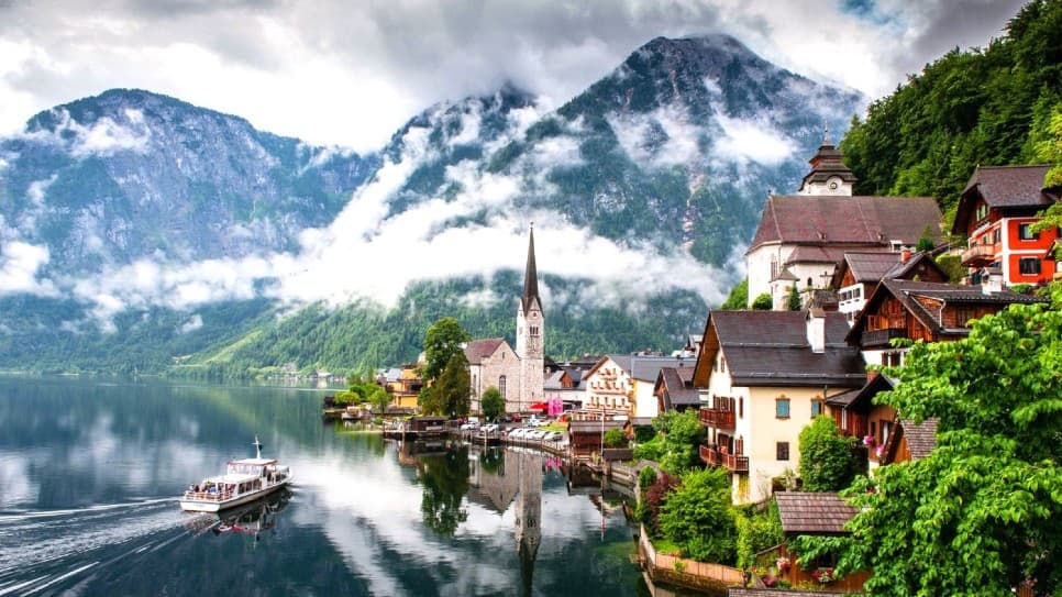 Du thuyền ngắm làng cổ Hallstatt
