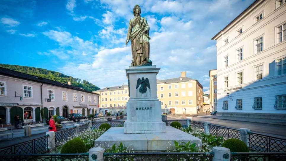 Quảng trường Mozart (Plaza de Mozart)
