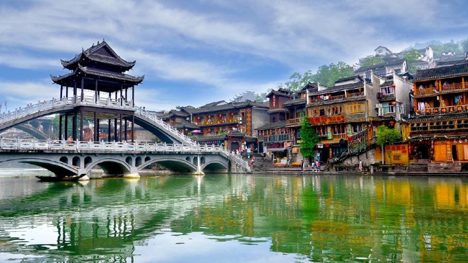 Phượng Hoàng Cổ Trấn