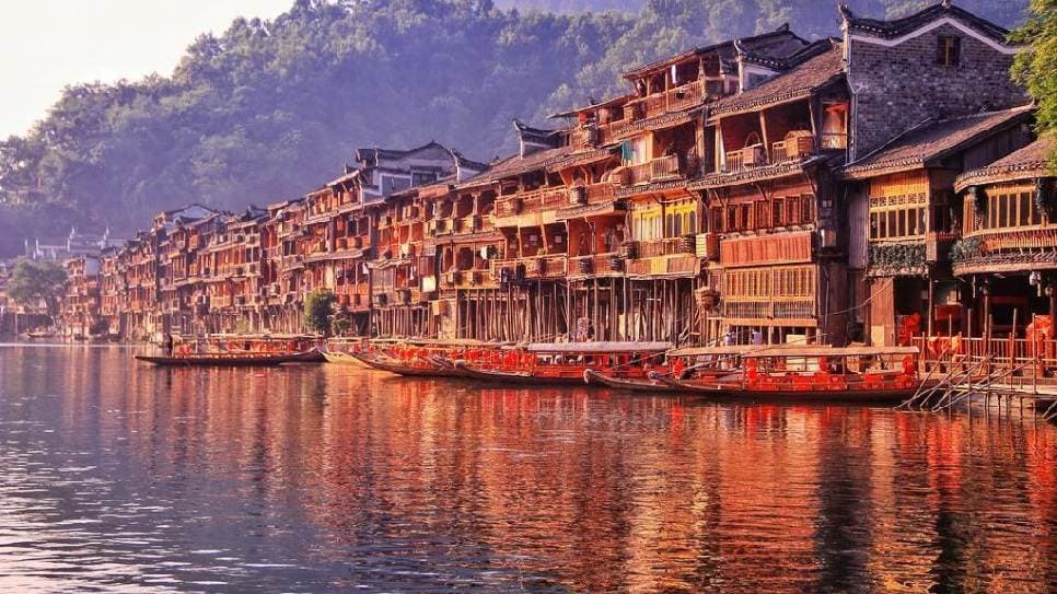 Phượng Hoàng Cổ Trấn 