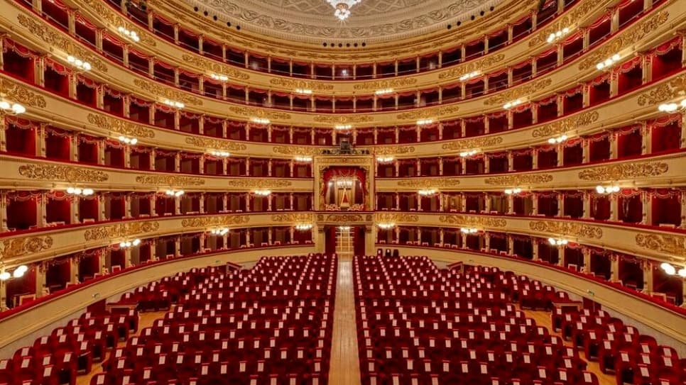 Bạn sẽ choáng ngợp trước sức chứa của nhà hát Teatro della scala này đấy