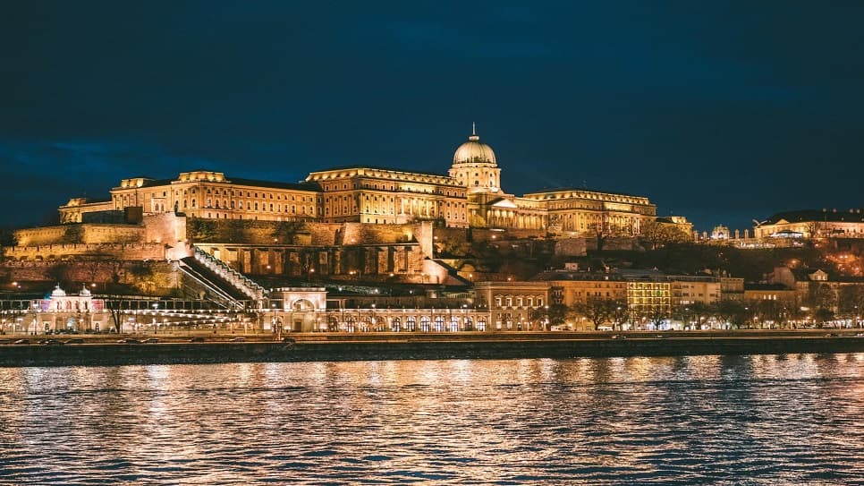 Budapest lung linh về đêm