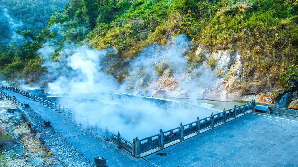 Khu du lịch Nhiệt Hải Đằng Xung