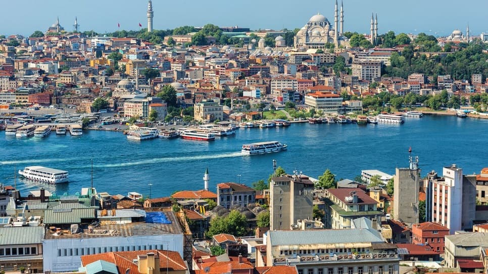 Trải nghiệm du thuyền qua eo biển Bosphorus