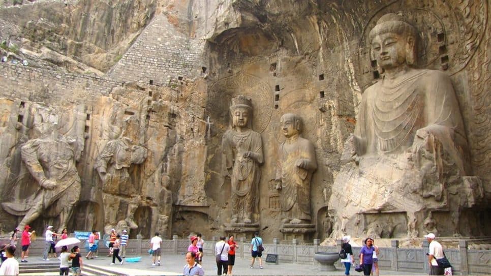 Long Môn Thạch Quật