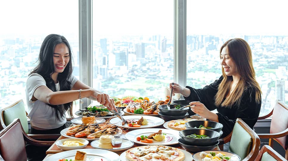 Quý khách dùng bữa trưa buffet cao cấp ở Baiyoke Sky