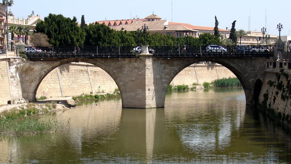 Cây cầu cổ Puente De Los Peligros