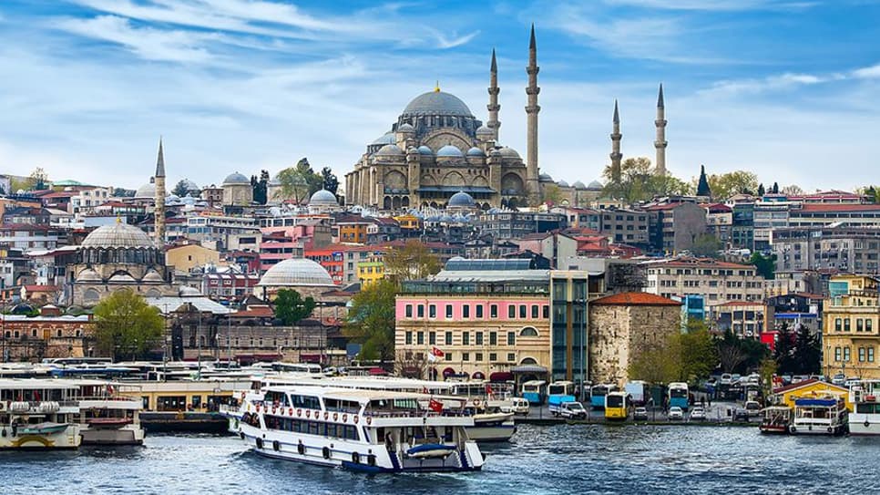 Du ngoạn bằng thuyền trên eo biển Bosphorus