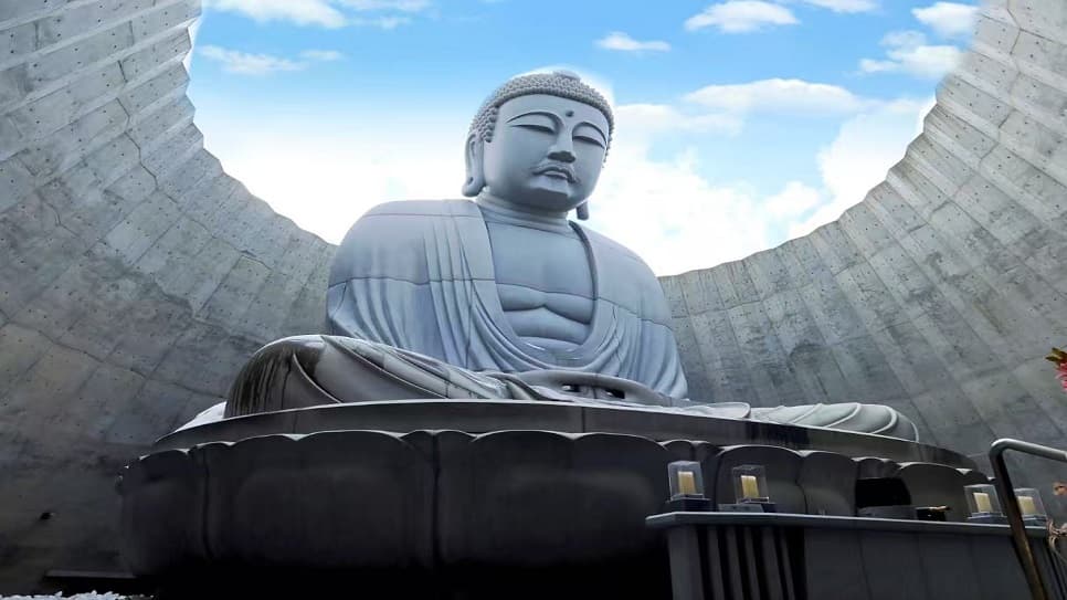 Bên trong khu vực tượng Phật Atama Daibutsu Sapporo