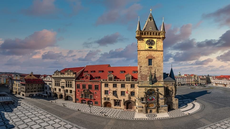 Tháp đồng hồ thiên văn Astronomical Clock