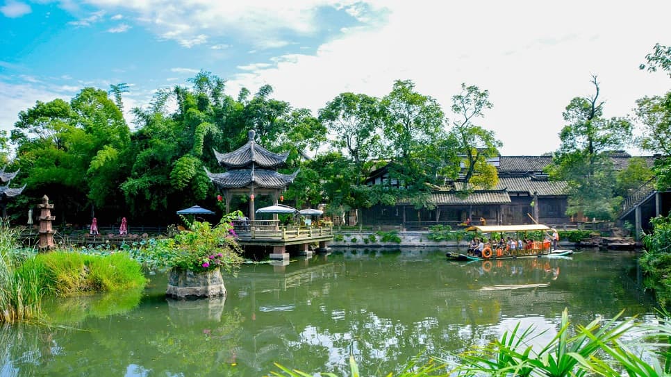 Khám phá Hoàng Long Tây Cổ Trấn
